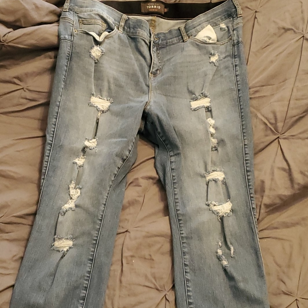 Torrid Distressed/Ripped Bombshell Skinny Jean 22T
